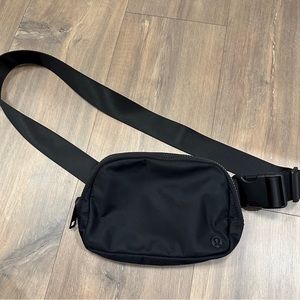 Lululemon Everywhere Belt Bag (1L) - EUC